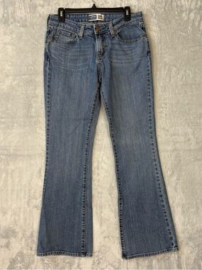 Levi Signature Modern Boot Cut Medium Wash Jeans Women's Size 10 (30x30.5)